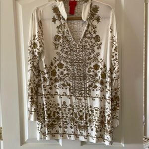 Chic White Tunic with Gold Embroidery